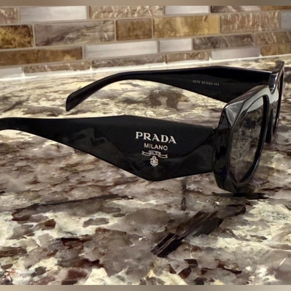 Black Sunglasses. Case, Box, Cloth. NIB
